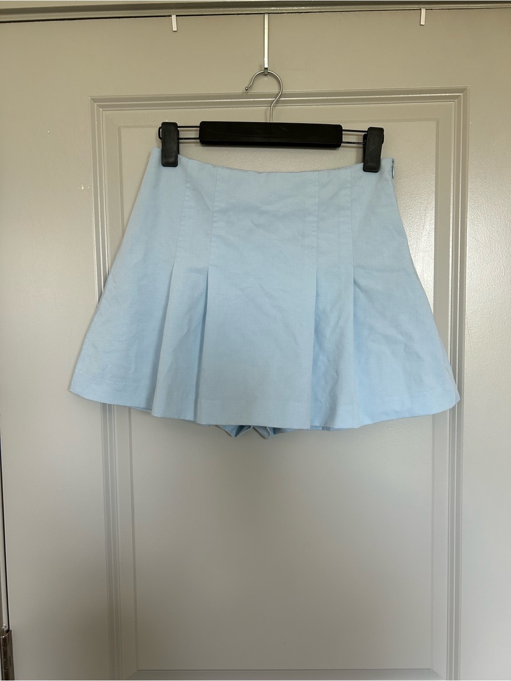 Zara Women’s Pale Blue Pleated Mini Skort
